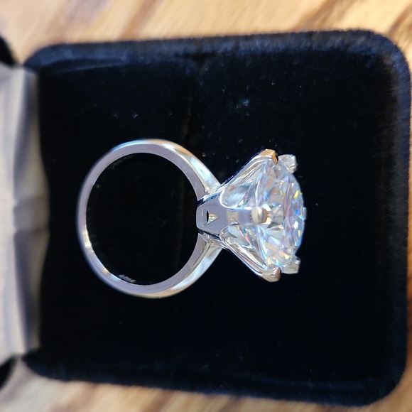 Moissanite 8ct Ring Triple Platinum over Sterling Silver Size 5.5 - Picture 7 of 8